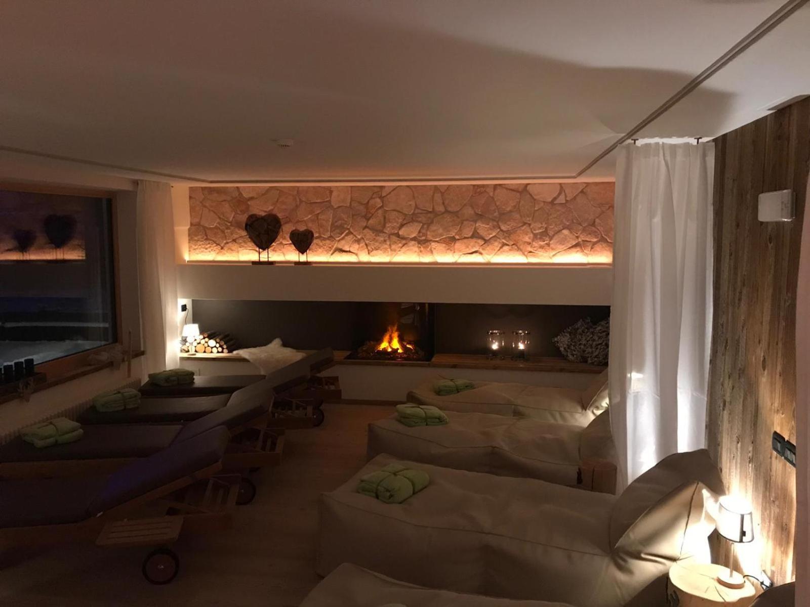 Hotel Ciasa Ai Pini サン・カッシアーノ エクステリア 写真